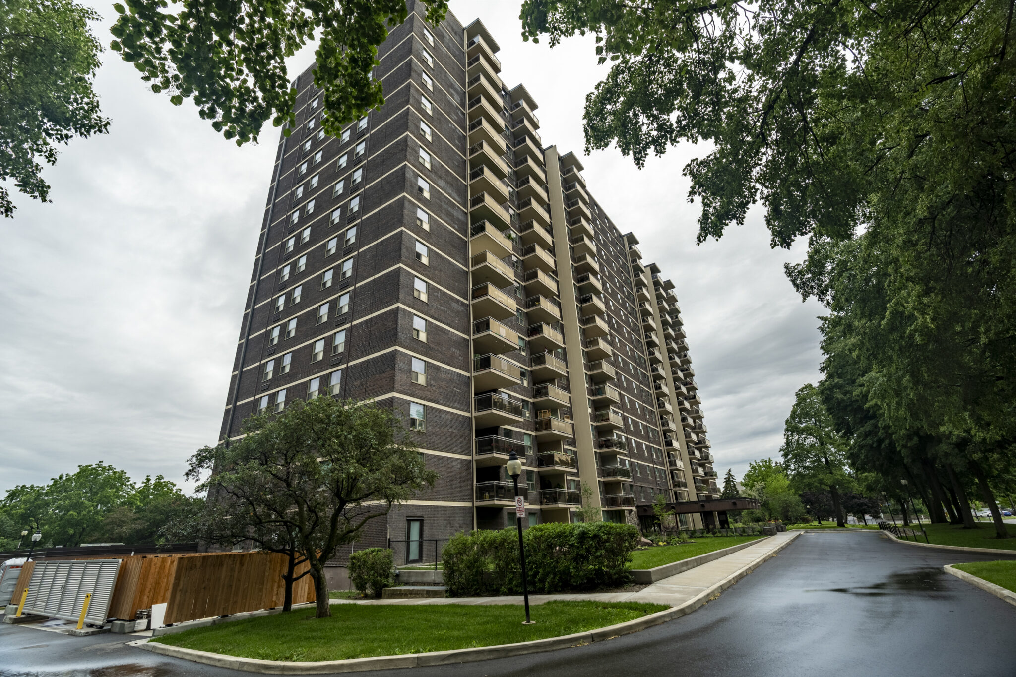 966 Inverhouse Dr-1